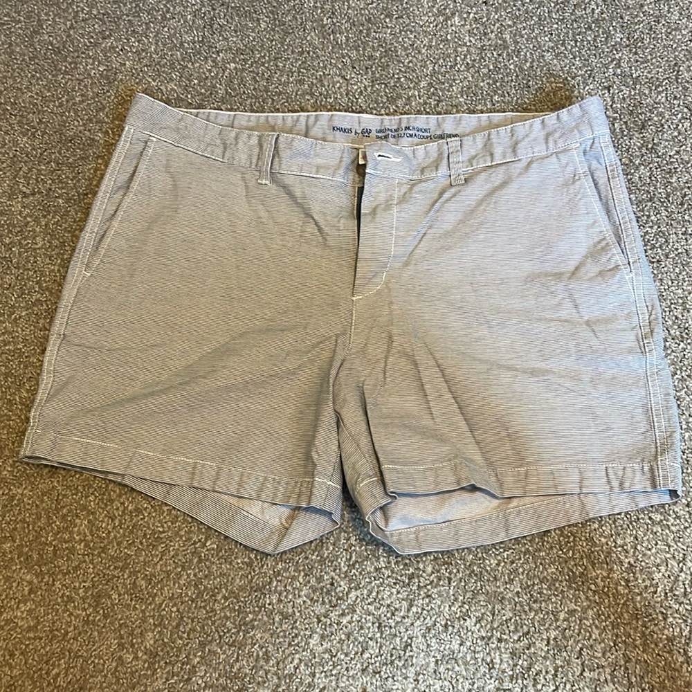 GUC Khakis by Gap Girlfriend 5 inch shorts.  Blue and White Pin Stripe, Size 16